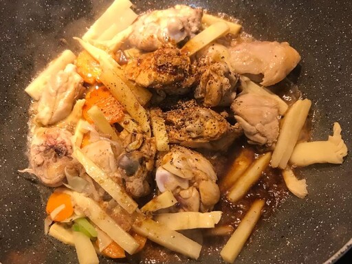 開胃又下飯！醃筍炒雞