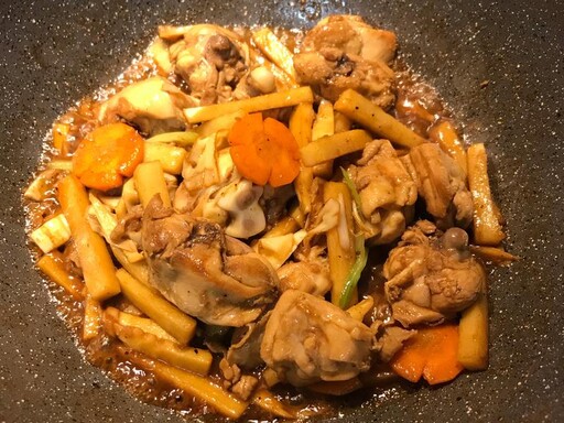開胃又下飯！醃筍炒雞