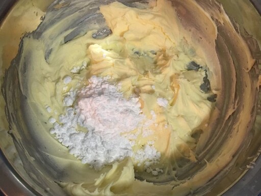 濃郁中帶清爽 馬斯卡澎黑巧克力派