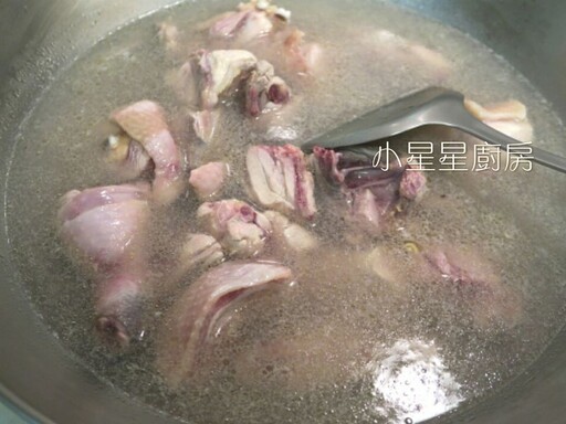 滋味鮮美又營養！鑄鐵鍋蒜頭冬瓜雞湯
