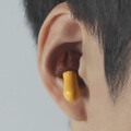 實體化敲碗成功！日本明治「蘑菇山巧克力耳機」2024春限量發售，內建127國同步翻譯功能超強大～