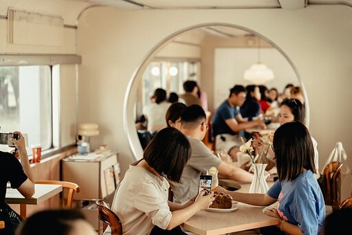 火車上的麵包店：厚里Horli baking全台首間實體店進駐高雄駁二，登復古車廂嚐超人氣手撕包