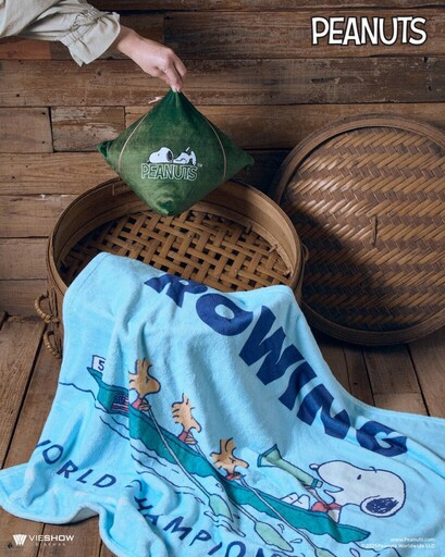 端午節吃可愛!威秀「史努比粽粽系列」極限量開賣,超萌三角粽抱枕毯、玩偶購物袋一次帶回家