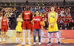 蔣萬安擔任雙北反毒籃球賽開球嘉賓