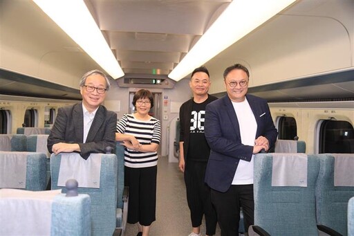 鄭照新盛讚 中台灣影視基地「高鐵車廂攝影棚」亮相