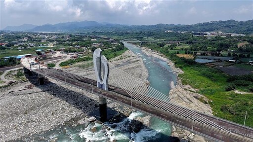 台中山城地區最新打卡景點「鯉魚脊背橋」網紅夯拍照