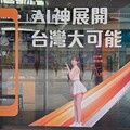 與AI女神一起比心 myfone門市推李珠珢打卡熱點