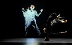 雲門戶外公演《波》結合科技與舞蹈 顯示世界波動感受