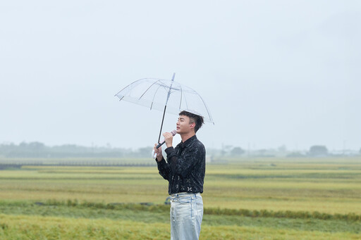 直擊！田馥甄暴雨中兩度險滑倒 開唱前有陰影謝Selina開解