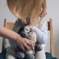 台中托嬰中心爆虐童！保育員扯幼童撞地、大力搖晃頭部...至少8孩受害