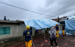 南部上萬民宅屋頂被掀翻 李家同嘆：鄉下房屋老舊是國家的羞恥