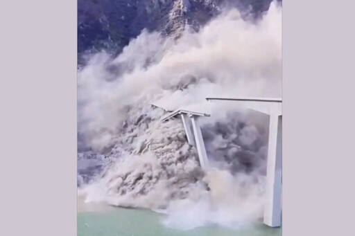 山體滑坡？四川阿壩馬爾康紅旗橋突發垮塌 幸無傷亡