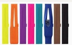 iPhone「毛線秋褲」8千元 ！蘋果×三宅一生iPhone Pocket 兩岸缺貨