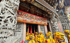 【有片】追尋關聖帝君渡海足跡 赤兔鐵馬巡遊台南府城