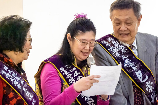 向生命鬥士致敬!「腦麻女孩」包錦蓉自傳發行、「自閉多障畫家」黃清棣獲熱愛生命獎章