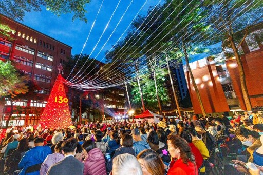 雙春金蛇年最高火紅15米聖誕樹 璀璨國北教大!