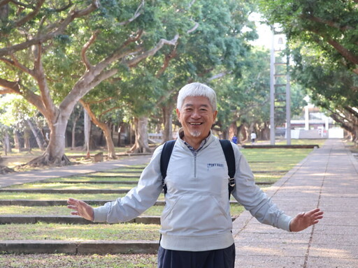 前大葉校長顏鴻森圓夢讀東海中文系 72歲高齡獲書卷獎成典範！