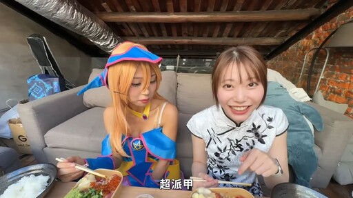 日本2正妹盲測「超哥丼飯」喊：超派甲！ 吃一口變臉對視