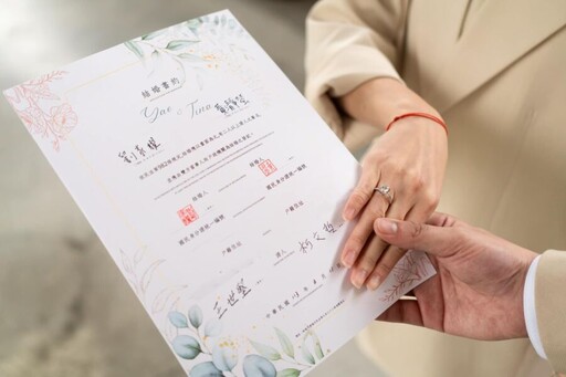 「學姐」黃瀞瑩結婚了！柯文哲、王世堅擔任見證人：KPI達標