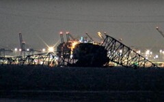 貨輪撞垮美國巴爾的摩大橋！斷成4截多車落水