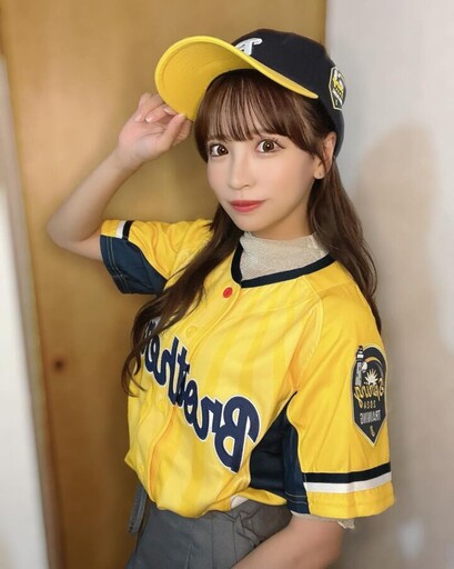 日本AV女優小那海綾熱愛棒球文化！穿「中信兄弟」球衣喊話來台看球賽