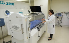 亞東醫院引進全新「高壓氧單人艙」 提供個人化照護新選擇