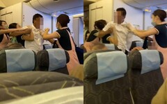 長榮空姐遭旅客「幹拐子攻擊」！死命抱住他 公司回應了