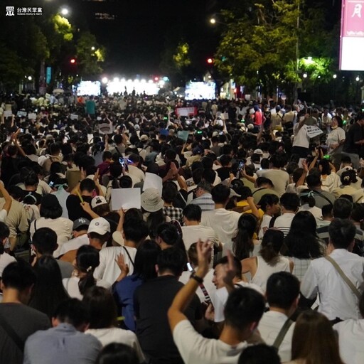 正妹小草上台一口「晶晶體」遭酸！陳智菡怒回擊：比酸民強多了