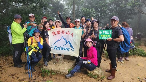 登山縱走／「快樂登山人」隊長陳世耀 自詡一座山不爬第二次