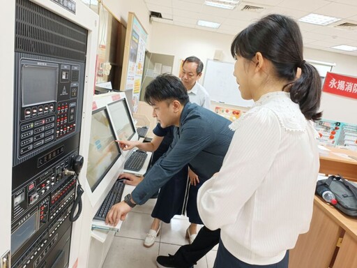 永揚消防挹注吳鳳科大教學資源 捐贈AI火警廣播展示教學板