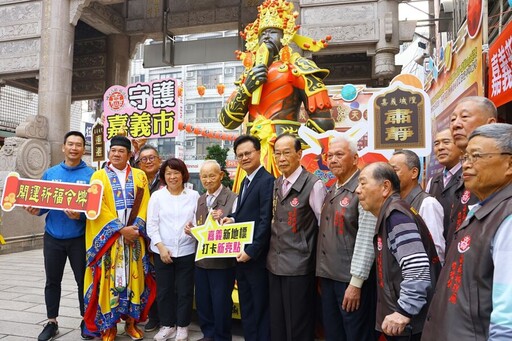 嘉義城隍廟新地標「天衛機神」啟用 黃敏惠寫心願卡為百工百業祈福