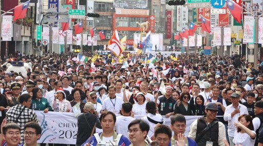 嘉市國際管樂節踩街嘉年華熱鬧登場 49支國內外團隊噴水圓環出發