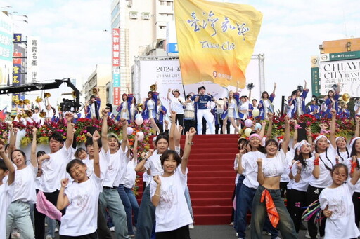 嘉市國際管樂節踩街嘉年華熱鬧登場 49支國內外團隊噴水圓環出發