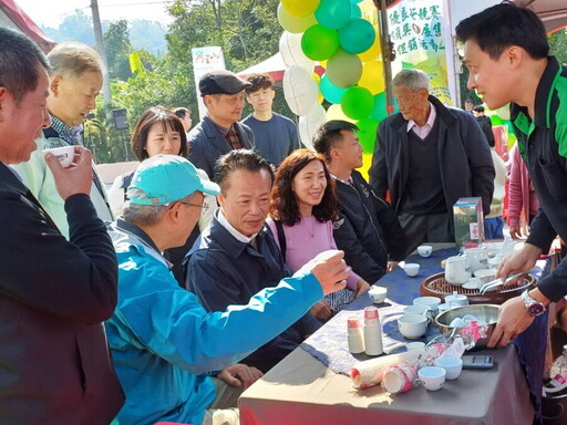 阿里山高山茶冬季優良茶競賽 邱詩富榮獲青心烏龍組特等獎