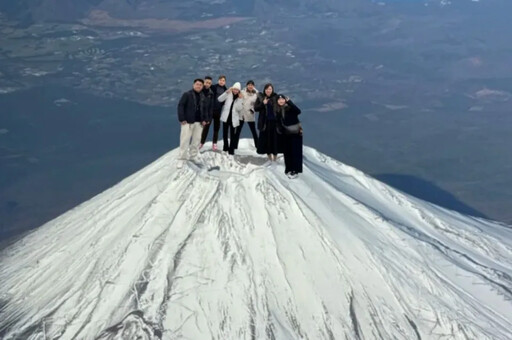 7中國人「登頂富士山」？日網抓包P圖狂酸：巨人來襲