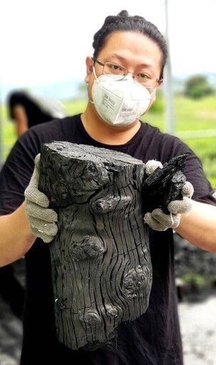 百工百業／從音樂到焙茶 貓頭鷹炭焙阿賢的茶葉創作之路