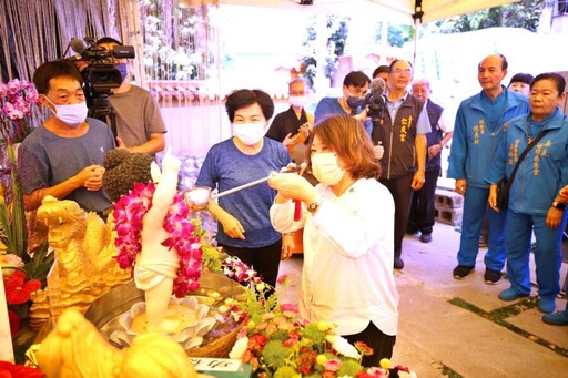 佛光山圓福寺慶祝佛誕節 嘉義市長黃敏惠浴佛祈福