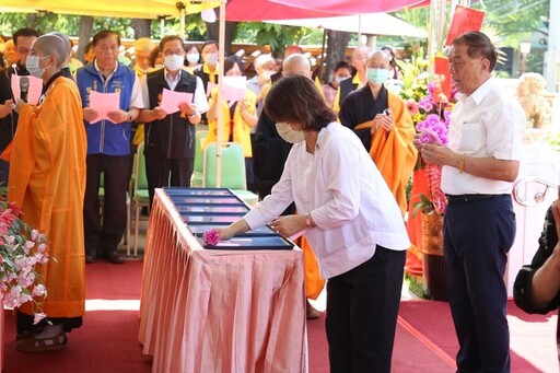 佛光山圓福寺慶祝佛誕節 嘉義市長黃敏惠浴佛祈福