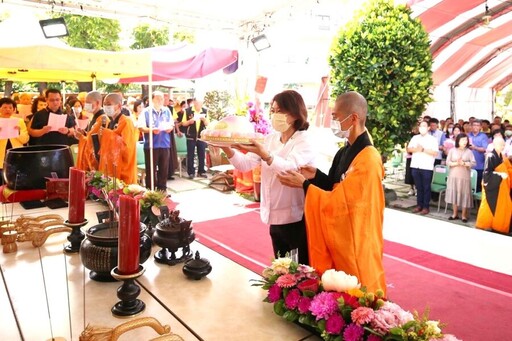 佛光山圓福寺慶祝佛誕節 嘉義市長黃敏惠浴佛祈福