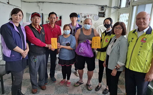 三峽吳家3子女患罕病 社會局陪民間團體捐24萬助醫療照護