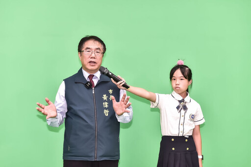 全球首間校園黃金蝙蝠生態教室 黄偉哲親往大社國小揭牌啓用