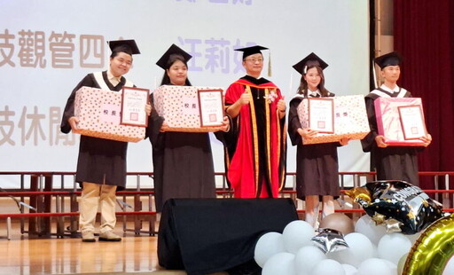 吳鳳科大114級畢業典禮 校長蔡宏榮祝福畢業生星光閃耀