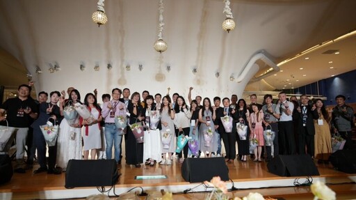 全台唯一！「EMBA送舊如登劇院」成話題 游志豪：每位畢業生都值得閃耀