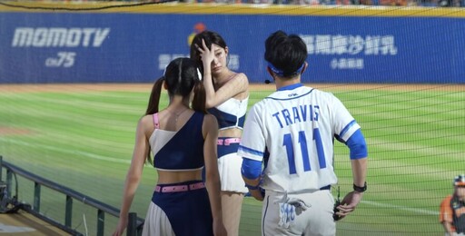 李珠珢應援中突「崩潰落淚」 多次拭淚畫面瘋傳 球團回應了