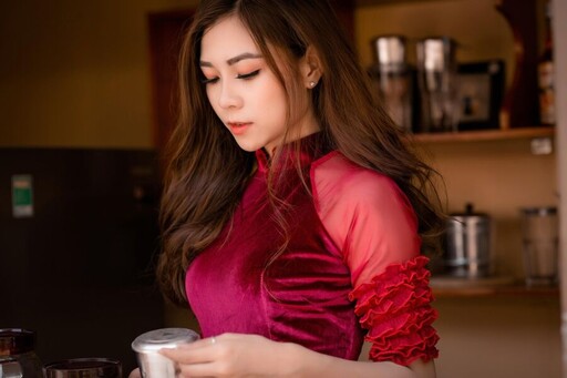 5年前「超流行穿搭」現在妹子都不穿！她困惑問：該丟嗎？ 女網給答案