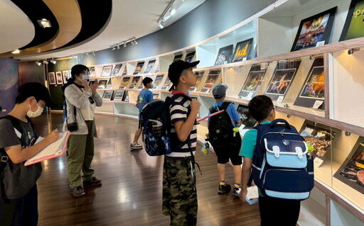 翻開閱讀希望 大成國小學童首訪誠品與青少年圖書館