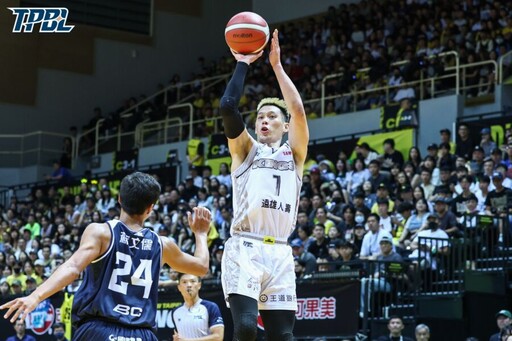 林書豪喊比NBA還難 率新北國王搶下TPBL首冠