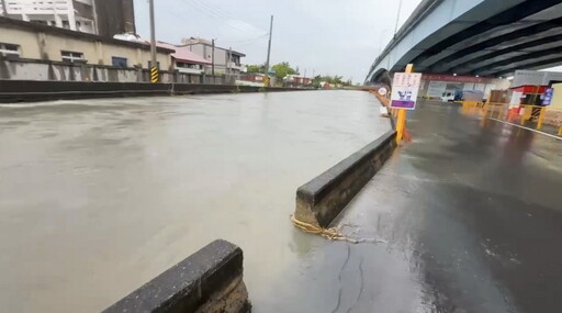 暴雨連炸！嘉義縣「7小時灌300毫米」 民眾半夜驚醒家中泡水
