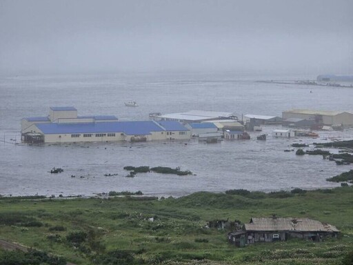 首波海嘯抵達俄羅斯！4公尺巨浪 魚廠沖毀、現場慘況全被拍下