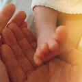 許瑋甯當媽啦！首曬兒子照 小腿爆萌「一家三口」超有愛